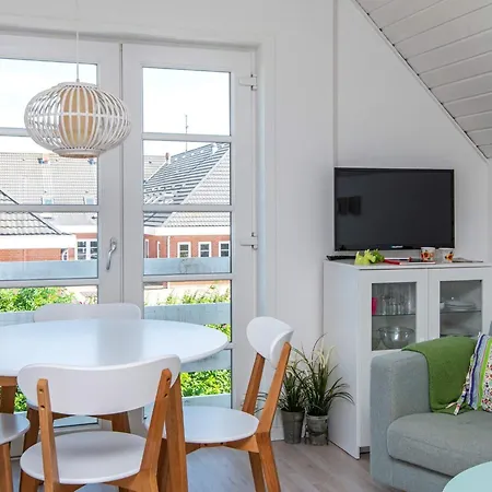 5 Person In Romo-by Traum