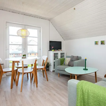 5 Person In Romo-by Traum Sønderby